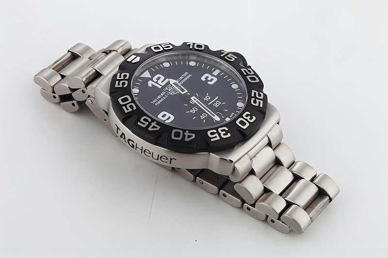 泰格豪雅手表表链生锈，专业处理守护时光之美